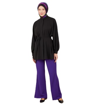Armine onderscheidt zich als een merk dat bekend staat om zijn elegante ontwerpen en vakmanschap van hoge kwaliteit, en biedt exclusieve collecties die de unieke stijl van elke vrouw weerspiegelen. Armine-producten combineren verfijning en comfort en zijn ontworpen om te voldoen aan de behoeften van moderne vrouwen. Met eersteklas stofkeuzes en nauwkeurige stikdetails zorgen ze voor langdurig gebruik, terwijl een breed scala aan kleuren en modellen ze aanpasbaar maakt aan elke stijl. Armine combineert klassieke en eigentijdse lijnen in de mode en biedt opties om uw elegantie te verbeteren in het dagelijks leven, op het werk of tijdens speciale gelegenheden. Elk stuk van Armine geeft prioriteit aan zowel esthetiek als functionaliteit, en interpreteert mode met een tijdloos perspectief. Onze collecties zijn de perfecte keuze voor vrouwen die comfort, elegantie en mode naadloos willen combineren.