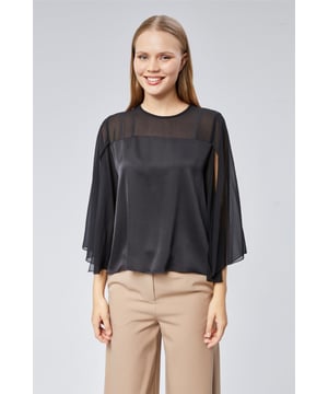 Die sorgfältig gestaltete Openwear-Kollektion von Homestore wurde entwickelt, um Ihren modernen und eleganten Stil bestmöglich zu unterstreichen. Unsere Produkte verbinden Raffinesse mit Komfort und bestehen aus hochwertigen Stoffen, die sich ideal für den Alltag oder besondere Anlässe eignen. Mit ihrer atmungsaktiven und leichten Struktur sind diese Designs für jede Jahreszeit geeignet und bieten vielseitige Styling-Möglichkeiten, wodurch sie zu einem unverzichtbaren Bestandteil Ihrer Garderobe werden.

Homestore verleiht der Modewelt mit seiner Liebe zum Detail und zeitlosen Designs eine einzigartige Note. Unsere Produkte sind mit eleganten Schnitten, modernen Linien und Langlebigkeit gefertigt, um den Stil jeder Frau perfekt zu ergänzen. Von klassisch bis modern bieten diese Stücke Komfort und Ästhetik in einem.
