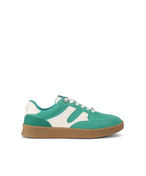 This KG Kurt Geiger Kindred sneaker arrives in green with a metallic silver trim. There is gold hardware across the upper and the sleek sole is in a gum.