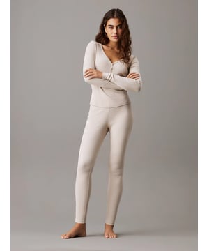 Calvin Klein Calvin Klein MODERN RIB Womens Henley And Leggings Set Cocoon

Closure/Fastening: Pull-On

Features: Comfort

Item Weight: 0.4 KG

Clothing Fit: Regular

Single Or Multi Pack?: Single

Gift Boxed: No

Material Composition: 96% Cotton, 4% Elastane
Product Code: 000QS7421EPEA