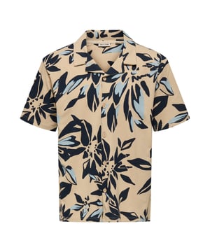 Breng de zomer in je garderobe met dit luchtige herenoverhemd van Only & Sons! De all-over bloemenprint zorgt voor een frisse, tropische look, terwijl de resortkraag en losse pasvorm garant staan voor maximale nonchalance. De korte mouwen en het hoogwaardige materiaal maken het perfect voor warme dagen - op het strand, in de stad of op een tuinfeest. Een must-have voor iedereen die van stijl en comfort houdt!