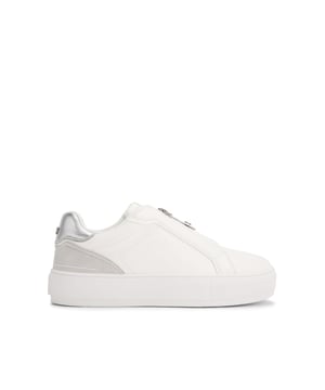 KG Kurt Geiger's Lumi ais a laceless sneaker arriving in white. The upper features a branded zip whilst the heel sports a sparkly silver.