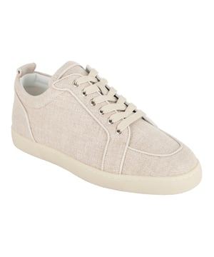 - Die Rantulow Orlato Sneakers von Christian Louboutin sind aus beigem Canvas mit einem leicht marmorierten Look gefertigt.  
- Sie kommen mit der legendären roten Sohle.