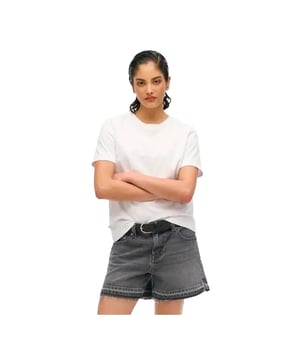 Kurze Superdry Essential Femme Schwarz Baumwolle. Authentisches Kleidungsstück der Marke Superdry - Streetwear/Sportswear-Design von Superdry - Superdry für modebewusste Frauen, perfekt für den Alltag - Der schwarze Superdry-Short passt hervorragend zu Ihrer restlichen Garderobe - bequeme Baumwollmaterial - klassisch - essentiell -