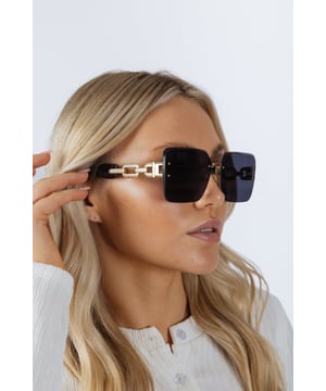 Frame Colour: Black/White Colour: Brown
Material: PC Lens PC Frame
One Size
SKU: SG2501002
UV 400 PROTECTION 
LENS FILTER CATEGORY 3