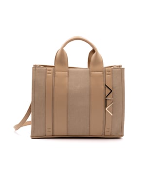 Bolso bandolera para mujer. El cierre es con cremallera. Los bolsillos internos son dos con cremallera y dos abiertos. Los bolsillos externos están ausentes. La bandolera es ajustable y extraíble en piel. El mango es de cuero. Hay un compartimento interno. El material externo es 100%PU. Internamente es 100% Poliéster. Medidas: 37x29x13 cm. Producto de moda