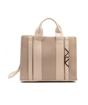 Bolso bandolera para mujer. El cierre es con cremallera. Los bolsillos internos son dos con cremallera y dos abiertos. Los bolsillos externos están ausentes. La bandolera es ajustable y extraíble en piel. El mango es de cuero. Hay un compartimento interno. El material externo es 100%PU. Internamente es 100% Poliéster. Medidas: 37x29x13 cm. Producto de moda