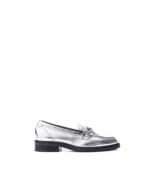 Complete your wardrobe with Estephe, the classically designed loafer. Featuring a timeless snaffle trim, complemented by an almond toe for a feminine feel. Complete with a leather sock for ultimate comfort.