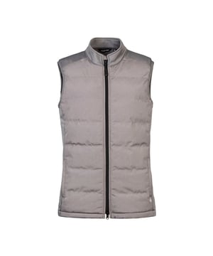 Chaleco híbrido impermeable y de peso medio para mujer de Heat Holders®: Bienvenido al chaleco híbrido de peso medio y resistente al agua de Heat Holders®, ¡la elección definitiva para el confort invernal! Con su característico forro HeatWeaver®, el calor aumenta con cada uso. Con un peso medio, está hábilmente diseñado para combatir el frío al tiempo que garantiza un confort superior. Ya sea una tarde lluviosa o una mañana helada, la capa exterior resistente al agua garantiza tu comodidad. Nuestro chaleco Hybrid es una obra maestra. Los paneles laterales de forro polar elástico contribuyen a un confort insuperable y a un ajuste perfecto, permitiéndote moverte con libertad y confianza. Los bolsillos laterales con cremallera bien diseñados y los bolsillos interiores adicionales lo hacen superpráctico, ayudándote a proteger tus objetos de valor mientras mantienes las manos libres. Disponible exclusivamente en el versátil tono negro, el chaleco Ladies Heat Holders® Hybrid Gilet es un gran complemento para tu armario de invierno. Asegúrese de consultar nuestra guía de tallas antes de la compra, ya que le garantiza un ajuste perfecto. Confeccionado en 100% poliéster en toda la prenda -piel, forro y relleno-, este chaleco ofrece la combinación ideal de durabilidad, flexibilidad y calidez. Y cuando se trata de su mantenimiento, es tan sencillo como meterlo en la lavadora a 40 °C. Sólo recuerda, nada de secadora. Recuerda, nada de secadora. Aumenta tu confort invernal con este chaleco Heat Holders®.