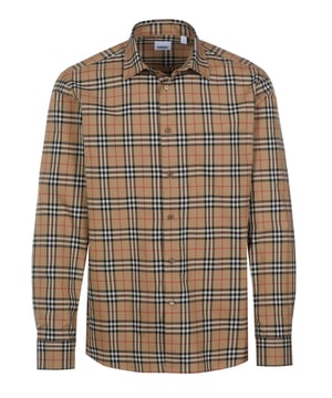 100% algodón; Camisa Burberry Simson;  Modelo: 8070582 1001;  Mano de obra de alta calidad;  100% algodón orgánico;  Cuello Kent;  Tapeta con 7 botones;  puños deportivos;  Un bolsillo en el pecho;  Detalles del logotipo de Burberry