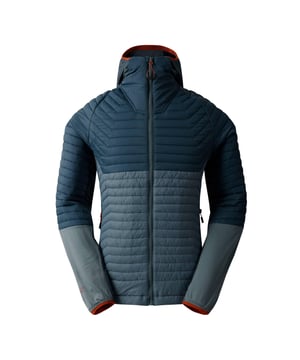 100% Recyceltes Polyester. Füllung: Iloft Ecofill. Gewebe: Ripstop-Gewebe, Synthetischer Stoff. Design: Blockfarben, Logo. GSM (Gramm pro Quadratmeter): 80. Gewebetechnik: Antibakteriell, Ohne Chemikalien, langlebig, Flexibel, Ilus-Stretch, Geruchskontrolle, Reflexit. Mit Kapuze. Langärmlig. Wattiert. Kapuzenmerkmale: angenähte Kapuze, Mit Stretch. Passform: Anliegende Passform. Taschenart: Zwei Taschen unten, Reißverschluss. Durchgehender Reißverschluss. S: 96,52 cm. M: 102 cm. L: 107 cm. XL: 112 cm. XXL: 121,92 cm. 3XL: 129,54 cm.