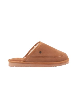 Die Warmbat herenpantoffels verenigen comfort en elegantie in perfecte harmonie. Met een buitenkant van hoogwaardig suède stralen ze tijdloze klasse uit en bieden ze tegelijkertijd optimale bescherming tegen kou en stoten. Het luxueuze fluweel-suède zorgt voor een aangenaam zacht gevoel en geeft de pantoffels een chique uitstraling. Dankzij de warme voering blijven uw voeten altijd heerlijk warm, terwijl de ademende materialen zorgen voor een ideale luchtcirculatie. De robuuste EVA-rubberen zool garandeert uitstekende grip en duurzaamheid, zodat u zich zowel binnen als buiten comfortabel kunt voelen. Afgerond met verfijnde labeldetails zijn deze pantoffels een stijlvolle metgezel voor koude dagen en optimaal draagcomfort.