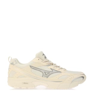 Heren Mizuno MXR Ripstop Trainers. De MXR weerspiegelt onze wens om de Mizuno 2000 retro-running ervaring te verspreiden, als een uitbreiding van de wereldwijd erkende Wave Rider 10. De MXR naam komt van de Maximizer lijn, een hardlooplijn die al jaren wordt aangeboden op onze binnenlandse markt om Mizuno kwaliteit te leveren aan een breed publiek. De MXR is een instapsilhouet, maar blijft trouw aan de essentie van Mizuno, met een hoog niveau van kwaliteit en techniek. Speciale aandacht gaat uit naar de nieuwe tooling, met een hoog niveau van details en meerdere rubberen onderdelen die technische kleurblokkeringen mogelijk maken. Deze stemming is technisch, met gebruik van ripstop en synthetisch nubuck, gecombineerd met reflecterende details en touwveters. Ref: D1GA246804.