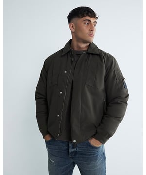 Regular fit, Utility pockets, Padded, Collared, Long sleeves, Zip fastening