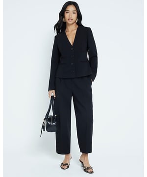 Button & zip fastening, Belt loops, Barrel leg, Petite collection