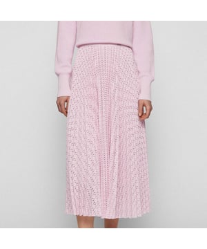 Dames BOSS Veplica Rok in roze.Een moderne rok in een midi lengte van BOSS Womenswear. Deze rok heeft een volledige voering voor comfort en is gemaakt van zacht kant dat is geperst met plisséplooien voor een eigentijdse look. Een ritssluiting maakt dit stuk compleet.- Ritssluiting- Volledig gevoerd- Shell: 92% Polyester 8% Elastaan. Voering: 100% viscose. Alleen stomen- Ref: 50472140-684