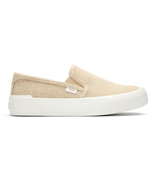 Zapatillas Rocket Dog para mujer, con un alegre diseño de huerto, confeccionadas en algodón y suela de goma. Incluyen plantilla acolchada, logo Rocket Dog y suela de goma.