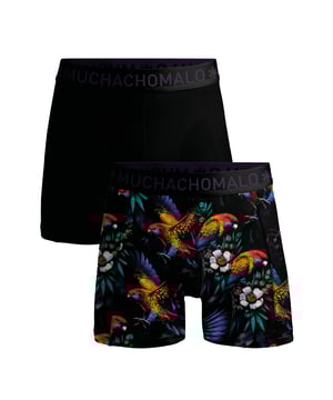 De Boxershorts/Onderbroeken van Muchachomalo zitten als gegoten en zijn gemaakt van hoogwaardig katoen. Een zachte elastische logotailleband van microvezelstof zorgt voor extra comfort. Specificaties •	Normale Pasvorm •	Vlakke gestikte naden voor extra comfort •	Zachte Waistband met het Muchachomalo Logo Onderhoud •	Wassen op 30 graden •	Niet in de droger •	Strijken op matig warme stand (2 stippen) Waarom Muchachomalo? Muchachomalo werkt alleen met fabrieken die BSCI en OEKO-TEX gecertificeerd zijn. Deze fabrieken hebben als doel arbeidsomstandigheden continu te verbeteren. Zij strijden voor het recht op het vormen van een vakbond, veilige werkomstandigheden en zijn tegen dwang- en kinderarbeid. Ook stellen zij consumenten en bedrijven in staat om zelf verantwoordelijke beslissingen te nemen die onze planeet beschermen voor de toekomstige generaties.