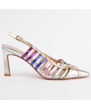 Hakken schoenen voor dames. 100% natuurlijke leren inlegzool. Comfortabele pasvorm. Gemaakt door andere merken voor ons merk. Ongeveer 6 cm hak