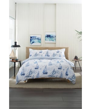 Inspired by the open water and the movement of sailing boats on the Solent, this design features hand-drawn sailboats drifting across a fresh white background. The soft watercolor tones of blue create a tranquil and airy atmosphere. Printed on 100% cotton with a 144-thread count, Solent is finished with a piped edge and comes in a matching fabric bag.