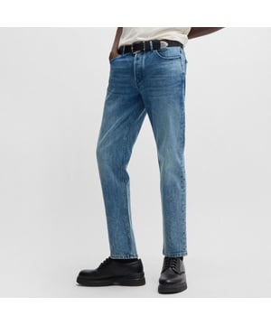 medium wash denim - tapered fit - tapered leg - cotton - button & zip closure - regular rise - side pockets at bottom front - patch pockets on the back - cotton mix - twill - CIRCULAR - RESPONSIBLE - 94% cotton  5% cotton (recycled)  1% elastane