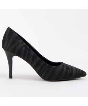 Hakken schoenen voor dames. Comfortabele pasvorm. Gemaakt door andere merken voor ons merk. Ongeveer 8 cm hak
