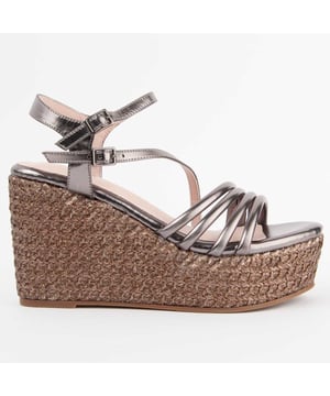 Espadrille Wedges für Damen. Einlegesohle aus 100% natürlichem Leder. Bequemer Sitz. Hergestellt von anderen Marken für unsere Marke. Ungefähre Maße: 10 cm Keilabsatz und 4 cm Plateausohle.