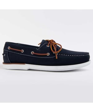 Garantía Purapiel, 10 años de garantía. Náutico casual para hombre. Fabricado en cuero 100% natural libre de Cromo VI. Materiales de máxima calidad. Cosido artesanal. Suela de goma antideslizante. Fabricado por otras marca para nuestra marca.