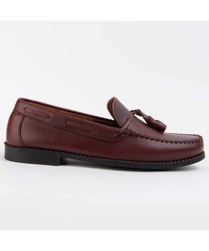 Garantía Purapiel, 10 años de garantía. Mocasín casual para hombre. Fabricado en cuero 100% natural libre de Cromo VI. Materiales de máxima calidad. Suela de goma antideslizante. Fabricado por otras marca para nuestra marca.