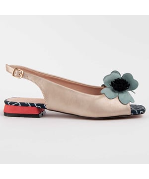 Casual Sandale für Damen. Einlegesohle aus 100% natürlichem Leder. Bequemer Sitz. Hergestellt von anderen Marken für unsere Marke.