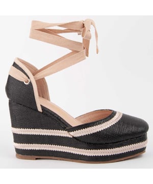 Wedge espadrille for women. 100% natural leather insole. Comfortable fit. Manufactured by other brands for our brand. Approximate measurements: 10 cm wedge and 3 cm platform.