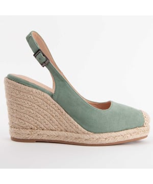 100 % natürliche Leder-Innensohle. Bequeme Passform. Hergestellt von anderen Marken für unsere Marke. Ungefähre Maße: 8 cm Keilabsatz und 2 cm Plattform.