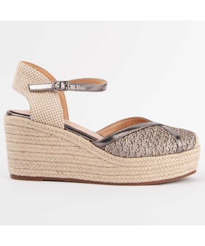Alpargata de cuña para mujer. Plantilla de piel 100% natural. Calce cómodo. Fabricado por otras marcas para nuestra marca. Medidas aproximadas: 8 cm de cuña y 3 cm de plataforma.