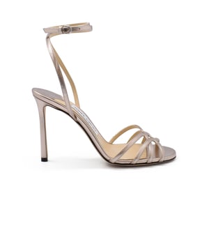 Mimi 100 Jimmy Choo Sandalen aus metallischem Platinleder.Gekreuzte Träger.Ledersohle.Absatzhöhe 10 cm.Made in Italy.