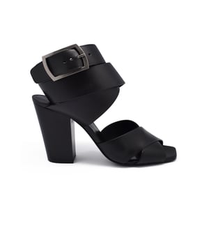 Sandalias Saint Laurent de tiras cruzadas en piel negra.Correa de tobillo ajustable.Altura del tacón 10,5 cm.Suela de cuero.Made in Italy.
