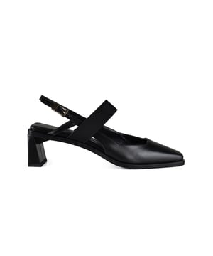 Slingback Kidskin en piel negra de Anest Collective.Correa de grosgrain con textura en contraste.Punta cuadrada.Tacón escultural.Correa fina ajustable al tobillo.Made in Italy.