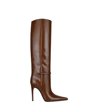 Saint Laurent  Vendome  laarzen van glanzend kamelenleer.Decoratieve gesp met verzilverde metalen afwerking.Puntpuntige neus.Naaldhak van 11 cm.100% leer.Gemaakt in Italië.
