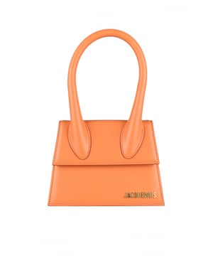 Bolso Jacquemus Le Chiquito moyen en piel naranja.Logotipo de Jacquemus dorado en la parte delantera.Cierre de solapa magnética.Un bolsillo interior.Bandolera desmontable.Dimensiones: 18 x 13,5 cm.100% cuero.Made in Italy.