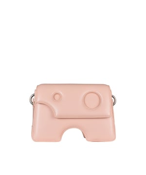 Bolso de hombro de Off-White en piel de becerro lisa.Modelo Burrow 22 en rosa claro.Recortes icónicos por todas partes.Correa de cuero ajustable con hebilla.Logotipo en relieve en la parte trasera.Solapa con cierre magnético.Ranuras interiores para tarjetas.Forro de cuero negro pulido.Acabado en plata.Dimensiones: largo 25 cm x alto 16 cm x ancho 9 cm.Made in Italy.