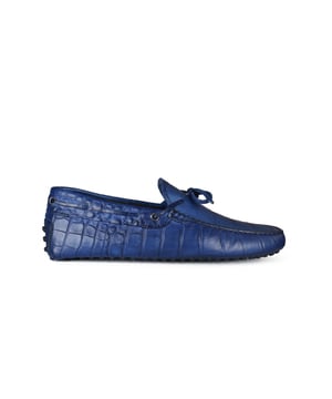 Mocasines Tod's de piel azul efecto cocodrilo.Cordones atados en la parte delantera.Suela de goma con tacos.Made in Italy.
