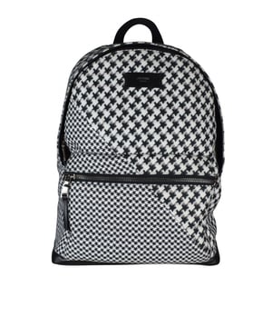 Mochila Wilmer Jimmy Choo de lona con estampado de pata de gallo blanco y negro.Etiqueta con logotipo en la parte delantera.Bolsillo delantero con cierre de cremallera.Fondo de piel de ternera negra.Correas negras ajustables.Un bolsillo grande y otro pequeño en el interior.Dimensiones: profundidad 14 cm x altura 44 cm x anchura 33 cm.Made in Italy.