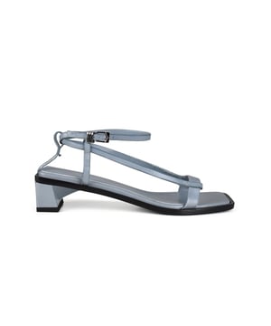 Sandalias Linea Anest Collective de piel lisa azul.Fina tira trasera cruzada en el tobillo con cierre plateado. Punta cuadrada.Tacón cuadrado de 3,5 cm.100% cuero.Made in Italy.