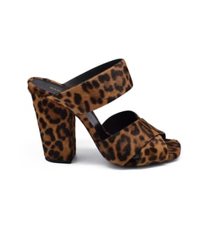 Sandalias de tiras Saint Laurent en piel de becerro de leopardo.Altura del tacón 10,5 cm.Suela de cuero.Made in Italy.