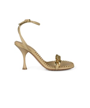 Bottega Veneta Dot-sandalen van beige leer.Gouden ketting aan de voorkant.Afneembare gouden bol.Hak van 9 cm.Gegoten rubberen binnenzool.Leer en rubberen buitenzool.Gemaakt in Italië.