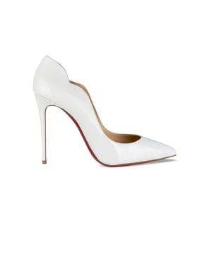 Christian Louboutin Hot Chick pumps in wit lakleer.Originele gebogen openingen.Puntpunt.10 cm naaldhak.Rode zool.Made in Italy.