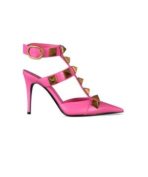 Zapatos de salón Valentino Garavani Roman Stud en piel de becerro rosa.Correa con grandes tachuelas.Tachuelas grandes de 18 mm en acabado de latón envejecido.Correa de tobillo ajustable con una gran hebilla.Altura del tacón: 10 cm.100% piel de becerro.Made in Italy.