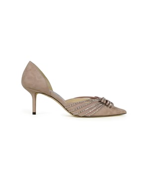 Jimmy Choo Kaitence 65 pumps met spitse neus, van zwart lakleer en suède met met kristallen versierde strik.Hak van 6,5 cm.Leren zool.Gemaakt in Italië.