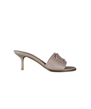 Valentino VSlide 65mm Pantoletten in beige.Aus weichem Leder.6,5 cm hoher Pfennigabsatz.Plakette mit Logo.Made in Italy.