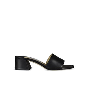 Jimmy Choo Minea Mules mit offener Zehenpartie aus schwarzem Glattleder.Absatzhöhe 4,5 cm.100% Leder.Made in Italy.