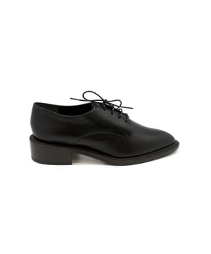 Zapatos brogues con cordones Walter Steiger en piel negra.Suela de cuero.Made in Italy.